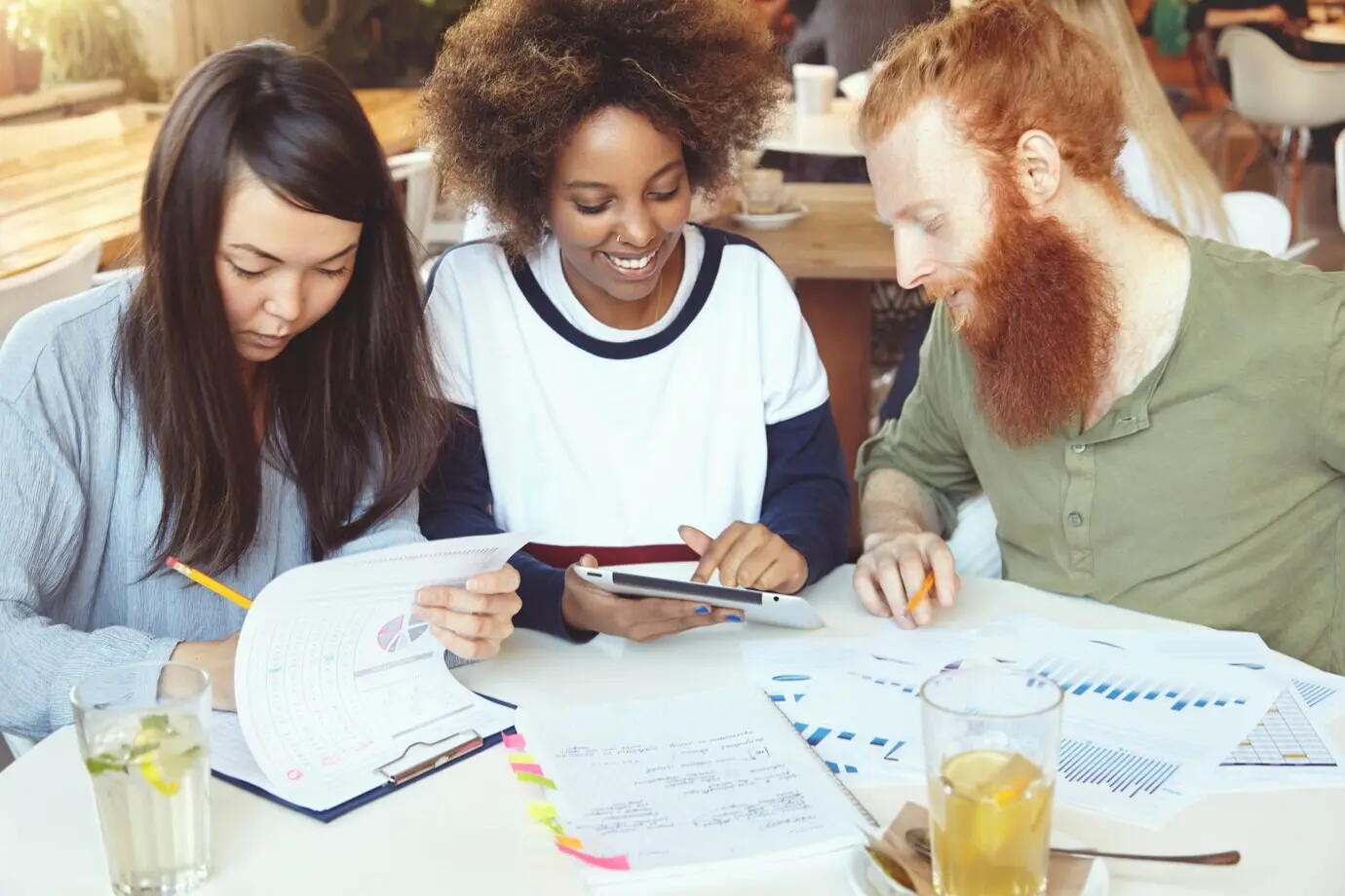 Teamarbeit, Zusammenarbeit und Kreativität.